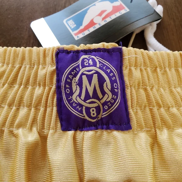 Los Angeles Lakers - Picture 4 of 7